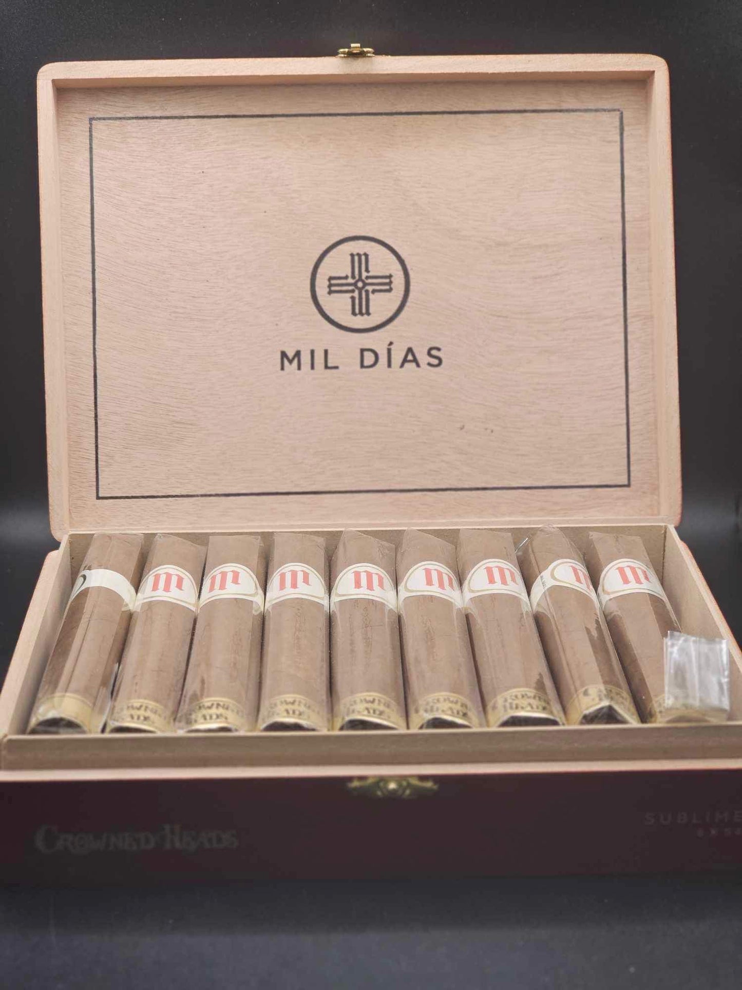 Mil Dias Sublime Crowned Heads